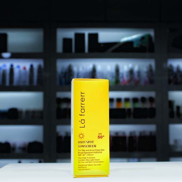 ضدآفتاب بی رنگ Lafarrer لافارر مدل SPF50 پوست چرب و آکنه دار - Image 1