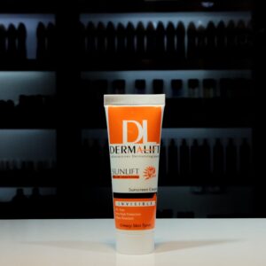ضدآفتاب بی رنگ Dermalift درمالیفت مدل SPF50 پوست چرب